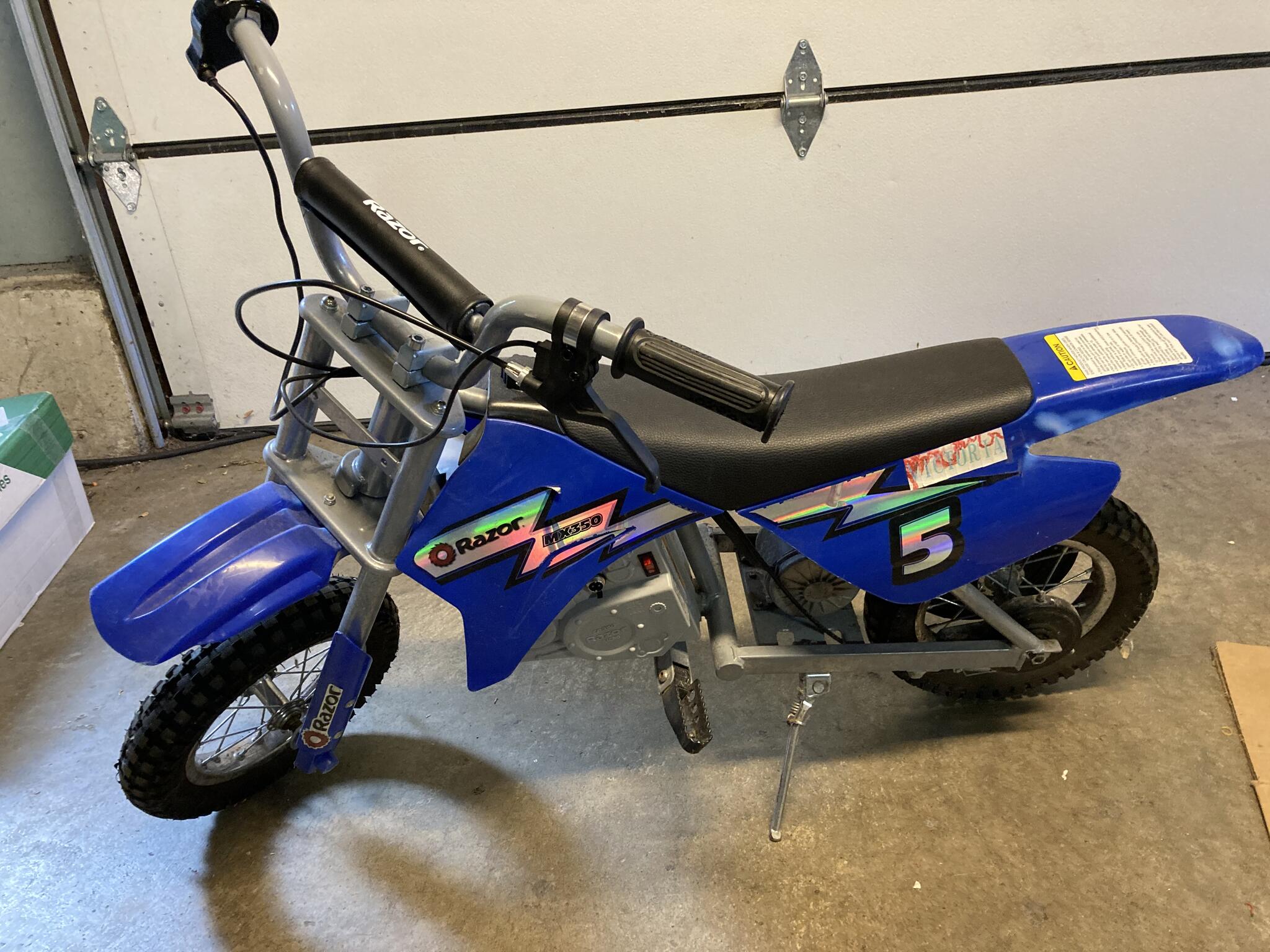 Small Razor MX350 Dirt Bike- Needs Work or Battery