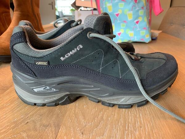 Te Koop Meerdere Merk Schoenen Maat 42 Dames Te Koop Voor Gratis In  Nijmegen, GL | Vondsten — Nextdoor