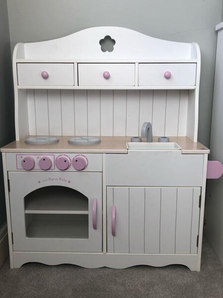 Jojo Mamon Bebe Fleur Play Kitchen For In London Engl Finds Nextdoor