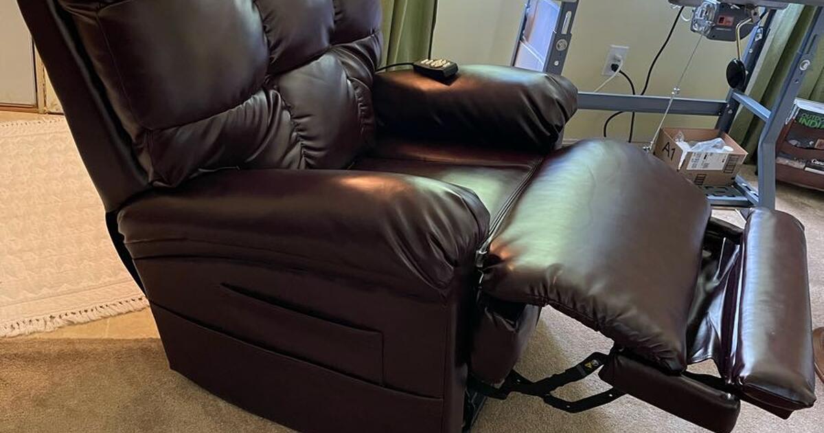 Brown leather lift chair for 1000 in Greenwood, IN Finds — Nextdoor
