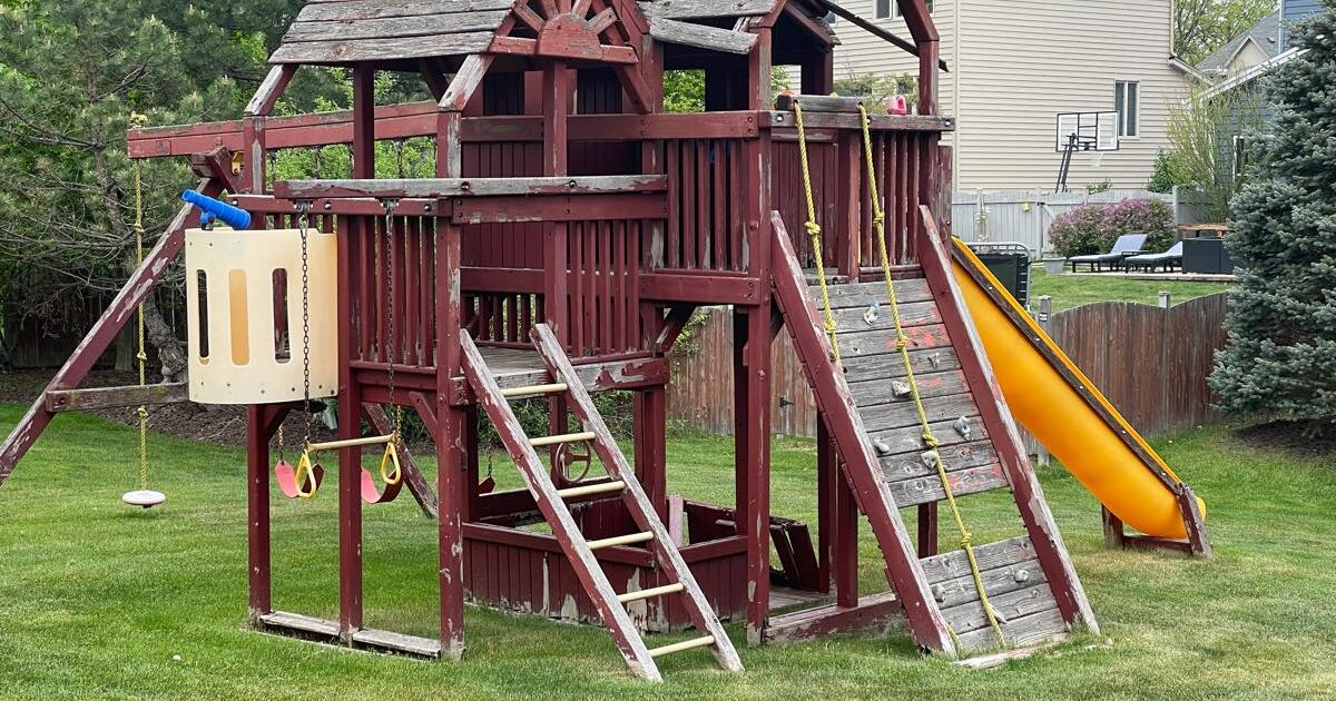 Rainbow playset for 300 in Chicago, IL Finds — Nextdoor