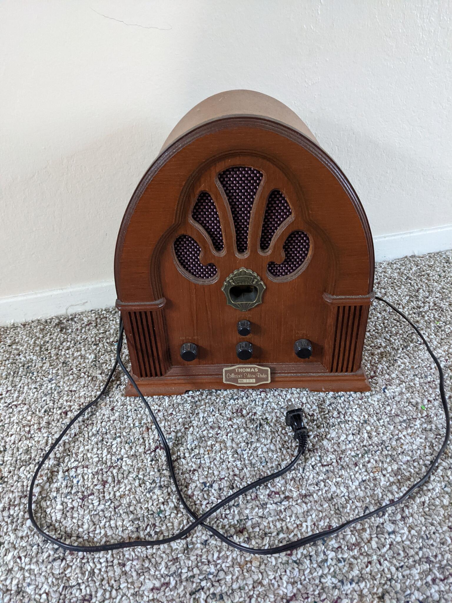 Vintage Thomas collector's edition radio