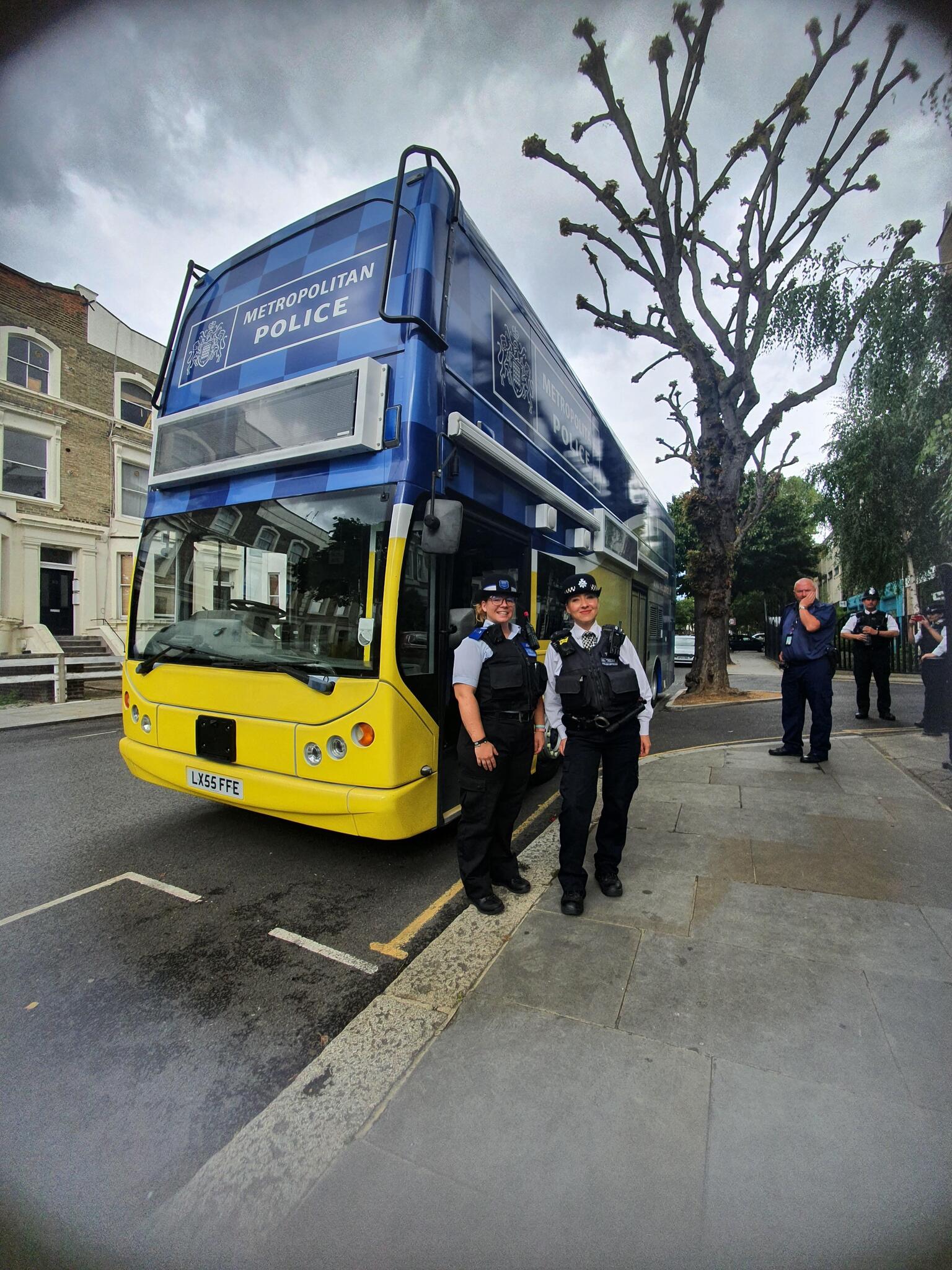 Metropolitan Police Bus (Kensington & Chelsea Police) — Nextdoor — Nextdoor