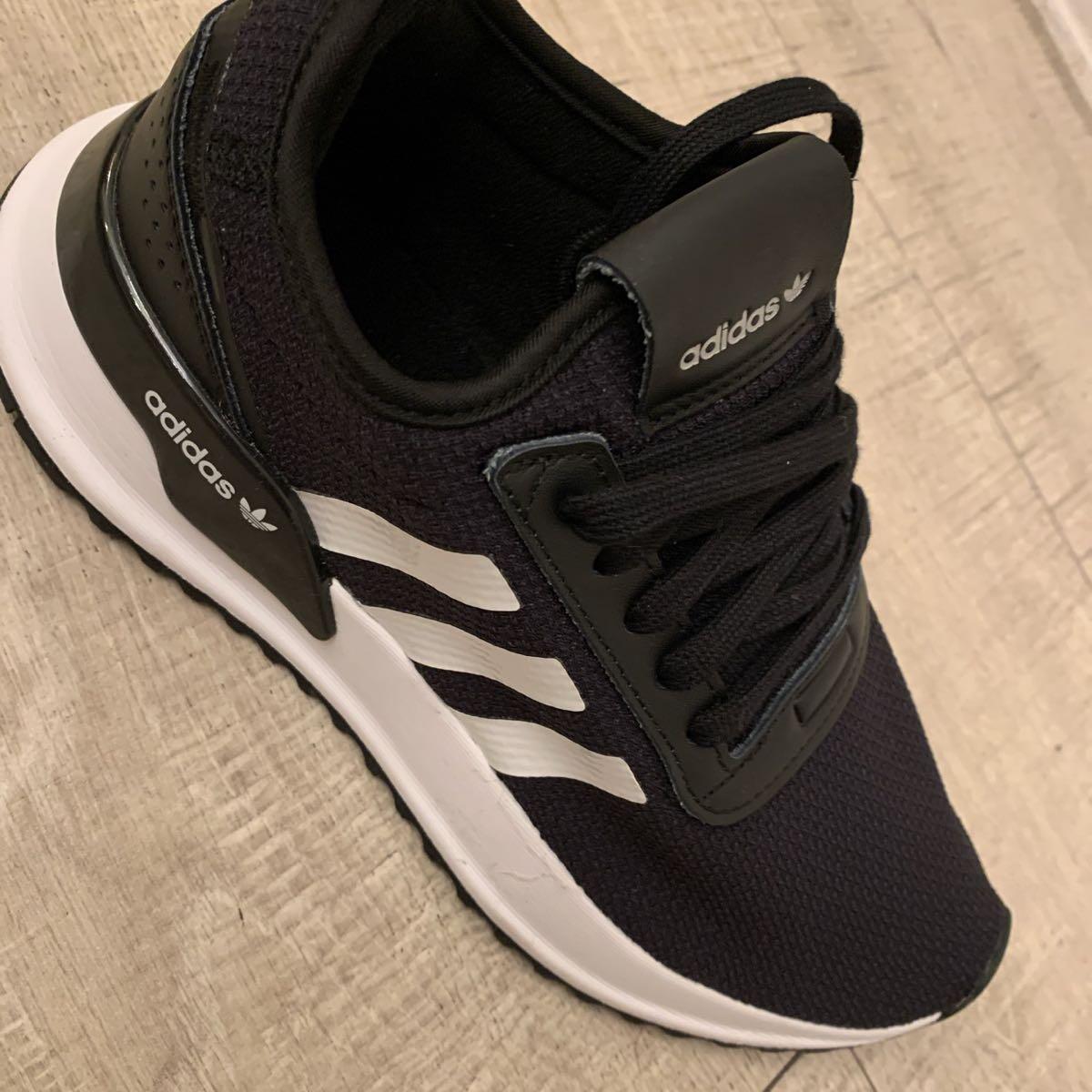 black adidas trainers size 2