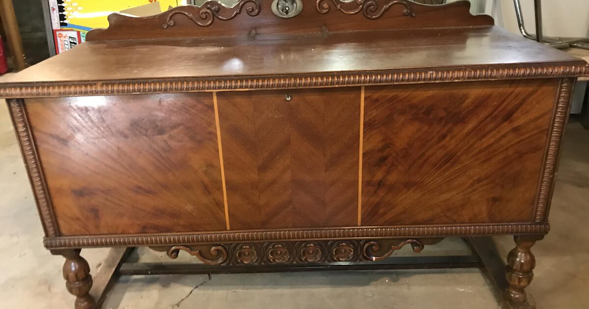 FS cedar chest (1940's? Standard Line by Standard Screen Company) for