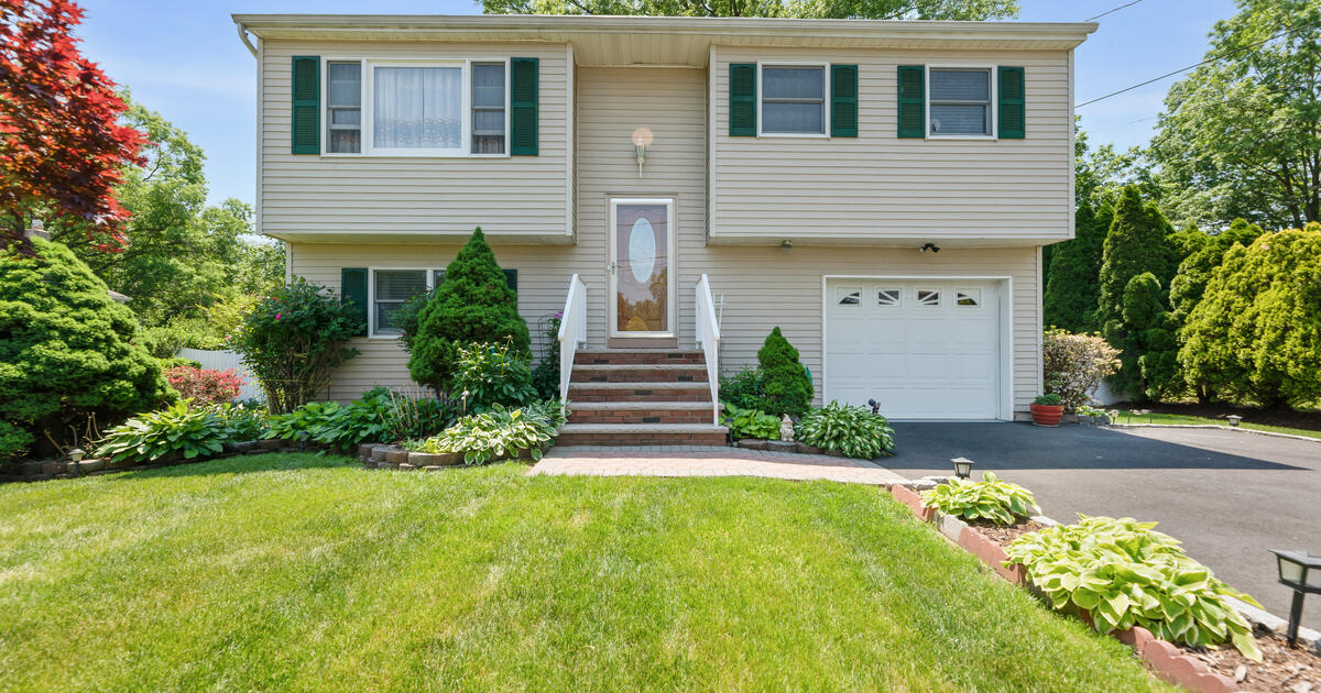 Franklin Township Home for Sale 152 Delmonico Ave for in Somerset, NJ