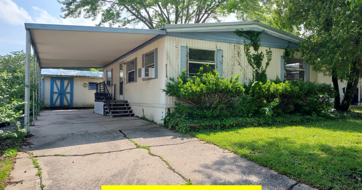 Warrenton, MO Mobile Home For Sale in 55+ Retirement Community for